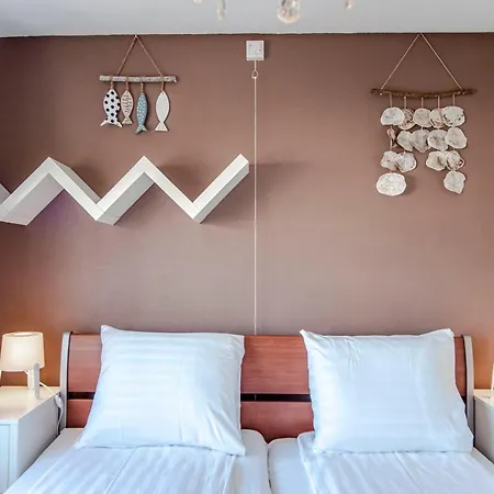 Sea Star With Private Parking! Ferienhaus Zandvoort