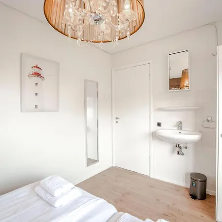 Sea Star With Private Parking! Ferienhaus Zandvoort
